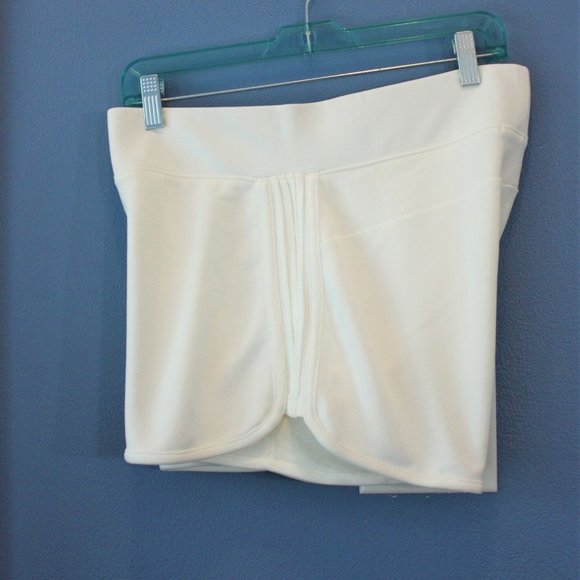 ATHLETA Serenity Beyond Soft Shortie Shorts Ivory - Picture 4 of 8